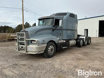 2007 Kenworth T600 Tri/A Truck Tractor w/Sleeper