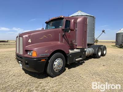 2000 Kenworth T600 T/A Sleeper Truck Tractor