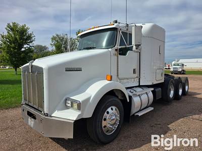 1999 Kenworth T800 Tri/A Truck Tractor w/Pusher