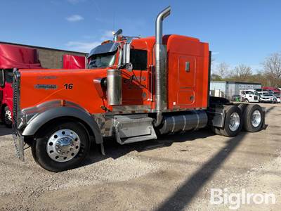 2001 Kenworth W900 Truck Tractor w/Sleeper