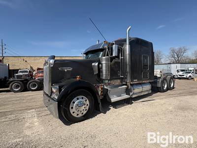 2007 Kenworth W900 Truck Tractor w/ Studio Sleeper