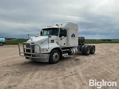 2013 Mack CXU613 T/A Truck Tractor w/Sleeper