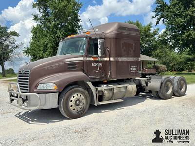 2001 Mack CX613 Vision T/A Sleeper Truck Tractor