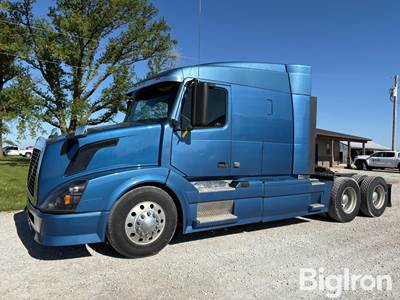 2012 Volvo T/A Sleeper Truck Tractor