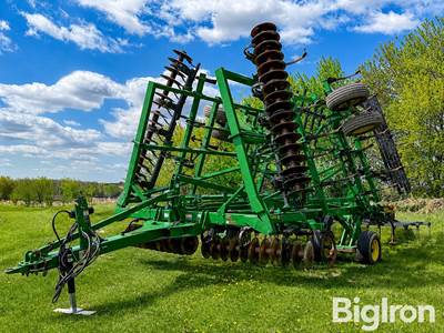 2014 John Deere 2310 33’9” Mulch Finisher