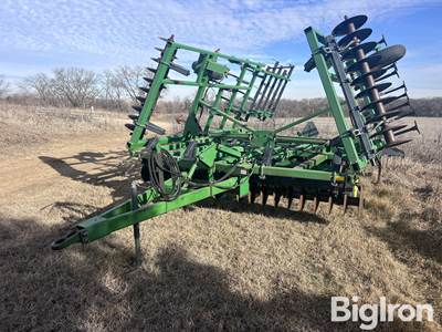 John Deere 724 Mulch Finisher