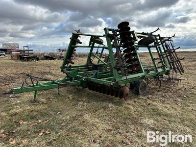 John Deere 724 Mulch Finisher