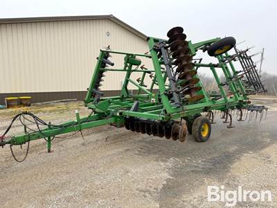 John Deere 724 24' Soil Finisher