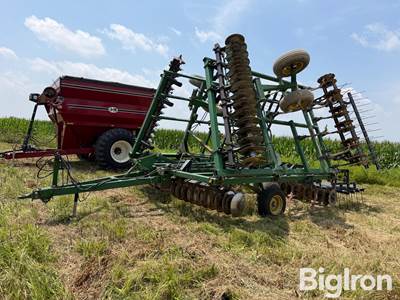 John Deere 724 29' Soil Finisher