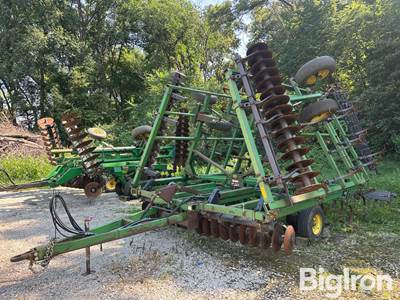 John Deere 724 Mulch Finisher