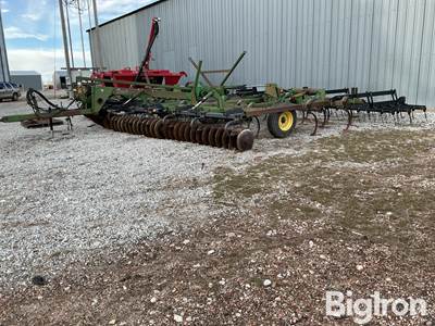 John Deere 726 mulch finisher