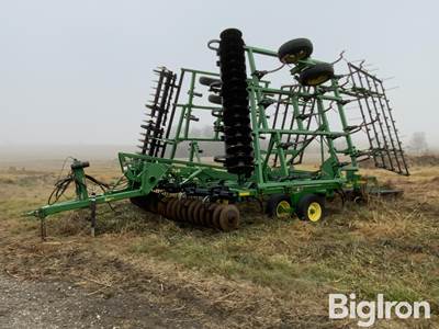 John Deere 726 34’ Mulch Finisher