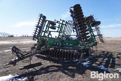 John Deere 726 32' Mulch Finisher w/5 Bar Harrow & Hydraulic Lift Disks