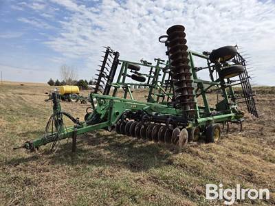 John Deere 726 Field Finisher