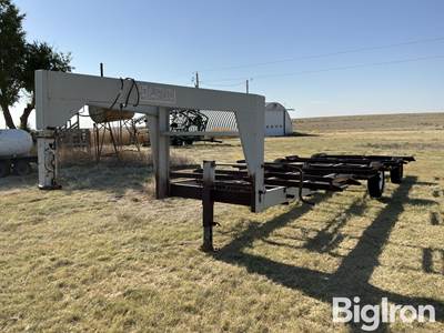 1983 Blair T/A Gooseneck Bale Trailer