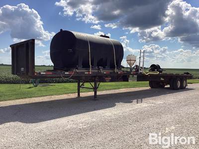 2005 Fontaine 53' T/A Trailer w/ 3,200 Gal Black Poly Tank
