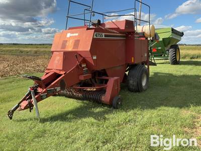 1979 Hesston 4755 Big square baler