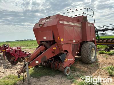 Hesston 4800 Big Square Baler