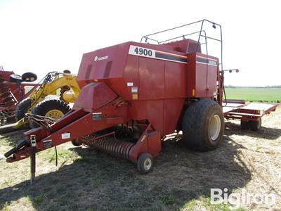 1994 Hesston 4900 4x4x8 Square Baler & Accumulator