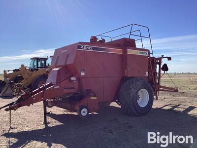 2002 Hesston 4910 4x4 Square Baler