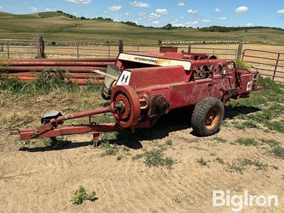 International 430W Wire Tie Square Baler