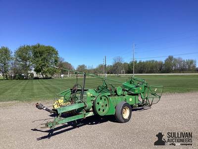 John Deere 24T Small Square Baler