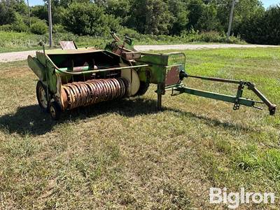 John Deere 24T Small Square Baler