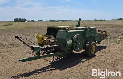 John Deere 328 Small Square Baler