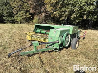 John Deere 328 Small Square Baler
