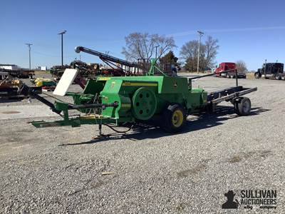 2008 John Deere 338 Baler and Hoelscher Accumulator