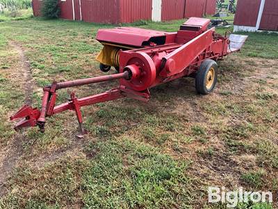 New Holland 275 Hayliner Small Square Baler