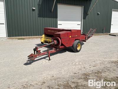 1976 New Holland 320 Small Square Baler