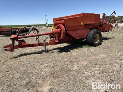 New Holland 320 Hayliner Small Square Baler