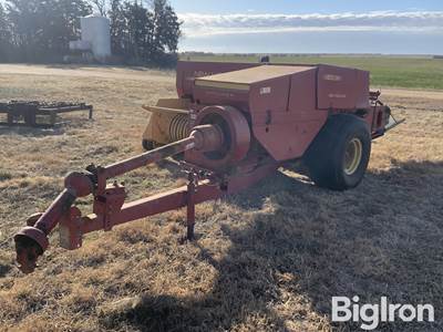 New Holland 426 Small square Baler