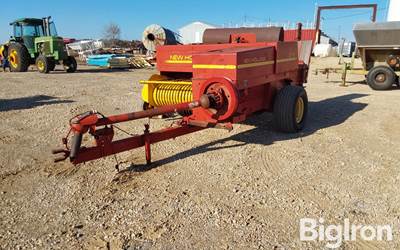 1990 New Holland 570 Small Square Baler