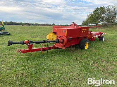 New Holland 570 Small Square Baler w/Accumulator