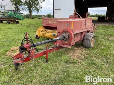 New Holland 575 Square Baler