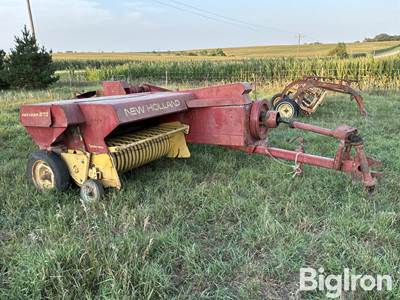New Holland Hayliner 273 Small Square Baler