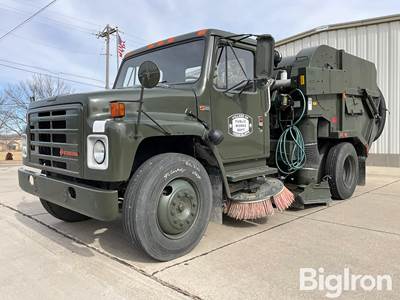 1989 International S1600/Tymco 600 S/A Self-Propelled Street Sweeper