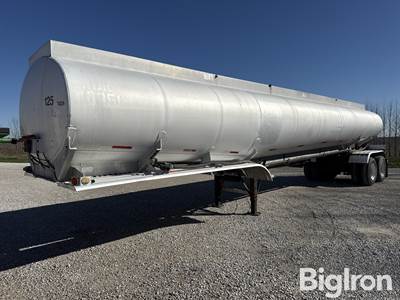 1977 Fruehauf 9000 Gal Liquid Tanker Trailer