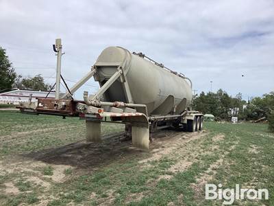 1999 Heil Pneumatic Tri/A Tanker Trailer