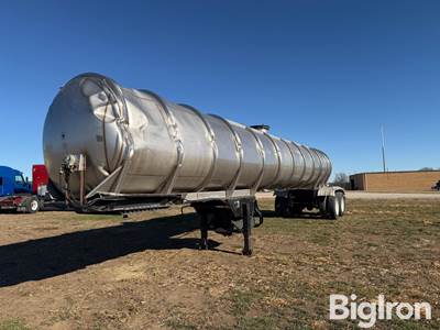 1989 Walker 6200-Gal T/A Tanker Trailer