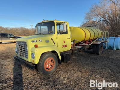 1973 Ford 600 S/A Tanker Truck