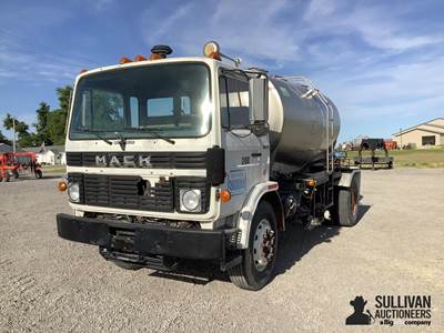 1985 Mack MS200 Tanker Truck