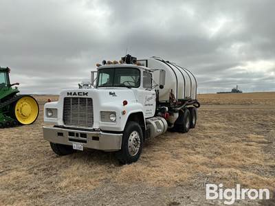1985 Mack R688ST T/A Tanker Truck
