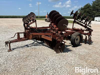 International 475 16’ Pull-Type Tandem Disk