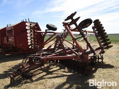 International 490 26' Tandem Disk