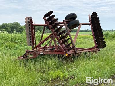 International 490 Winged Disc