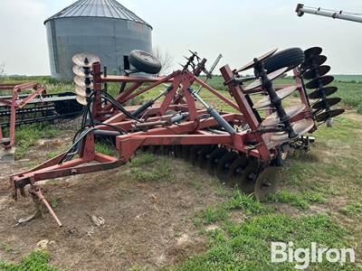 International 490 Tandem Disk
