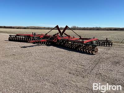 International 496 30' Folding Disk